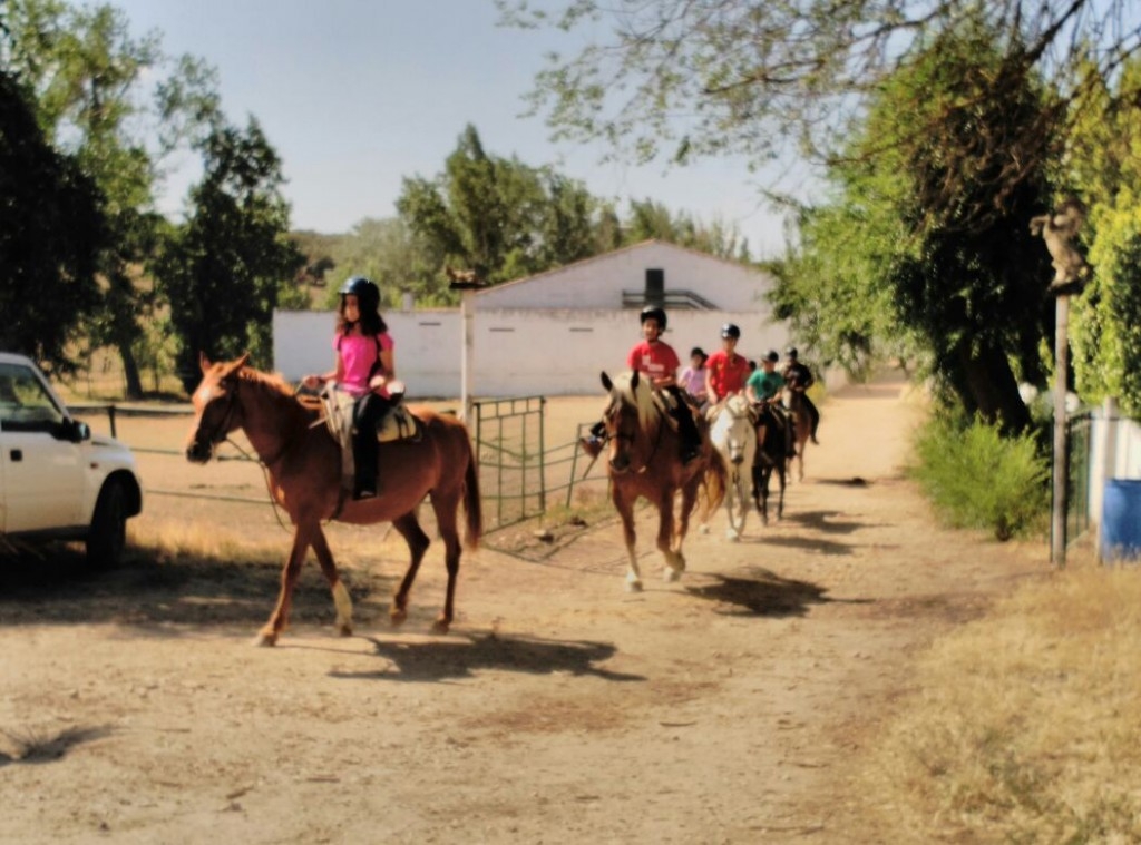 Base Camp Ledesma: Ruta a caballo