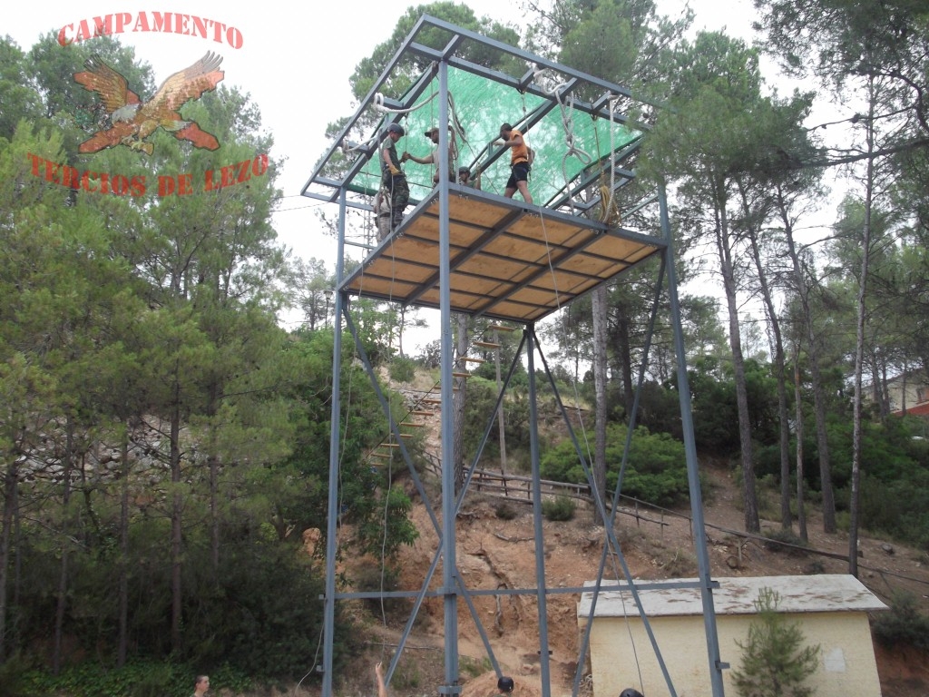 Campamento Juvenil de Orientación Militar "Tercios de Lezo": Nuestra plataforma de salto, única en España. Se pueden realizar cuatro saltos simultáneos y ampl
