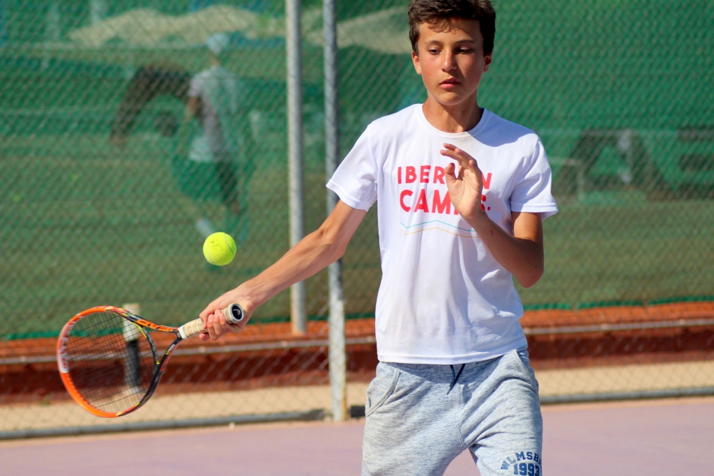 CAMPAMENTO DE INGLÉS EN ALICANTE: PLAYING TENNIS - IBERIAN CAMPS